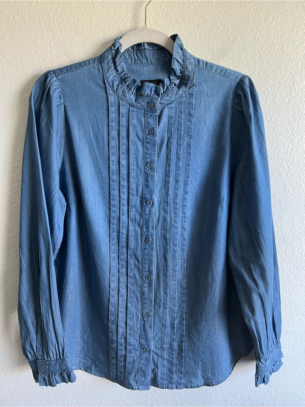 Talbots Pintuck Chambray Top -Treadwell Wash Size M Denim Blue - Picture 2 of 9